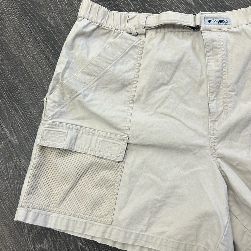 Columbia Men’s PFG Khaki Beige Outdoor Activities Cargo shorts. Size XXL - Picture 2 of 9